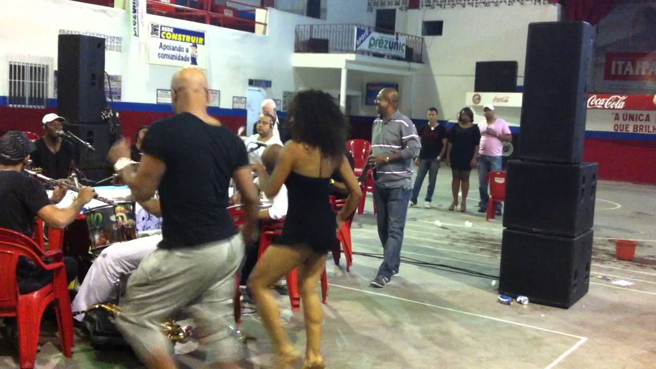 Renata Paulo e Carlinhos do Salgueiro -Mini Saia - Quadra da Curicica - RJ