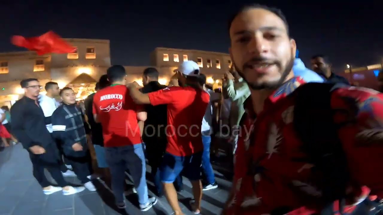 اجيو تشوفو اجمل اجواء مع جماهير مغربي مقيمة في قطر في قلب الدوحه سوق واقف بالمناسبة مونديال قطر2022