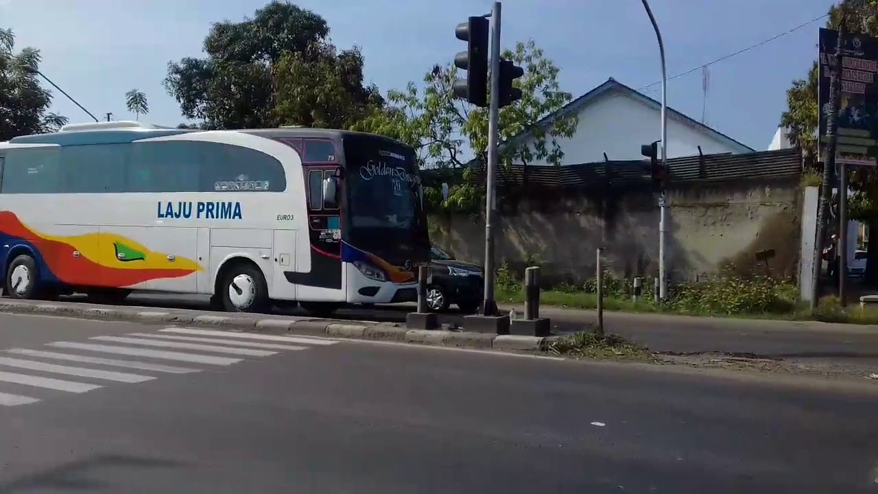 Telolet bus *laju prima*