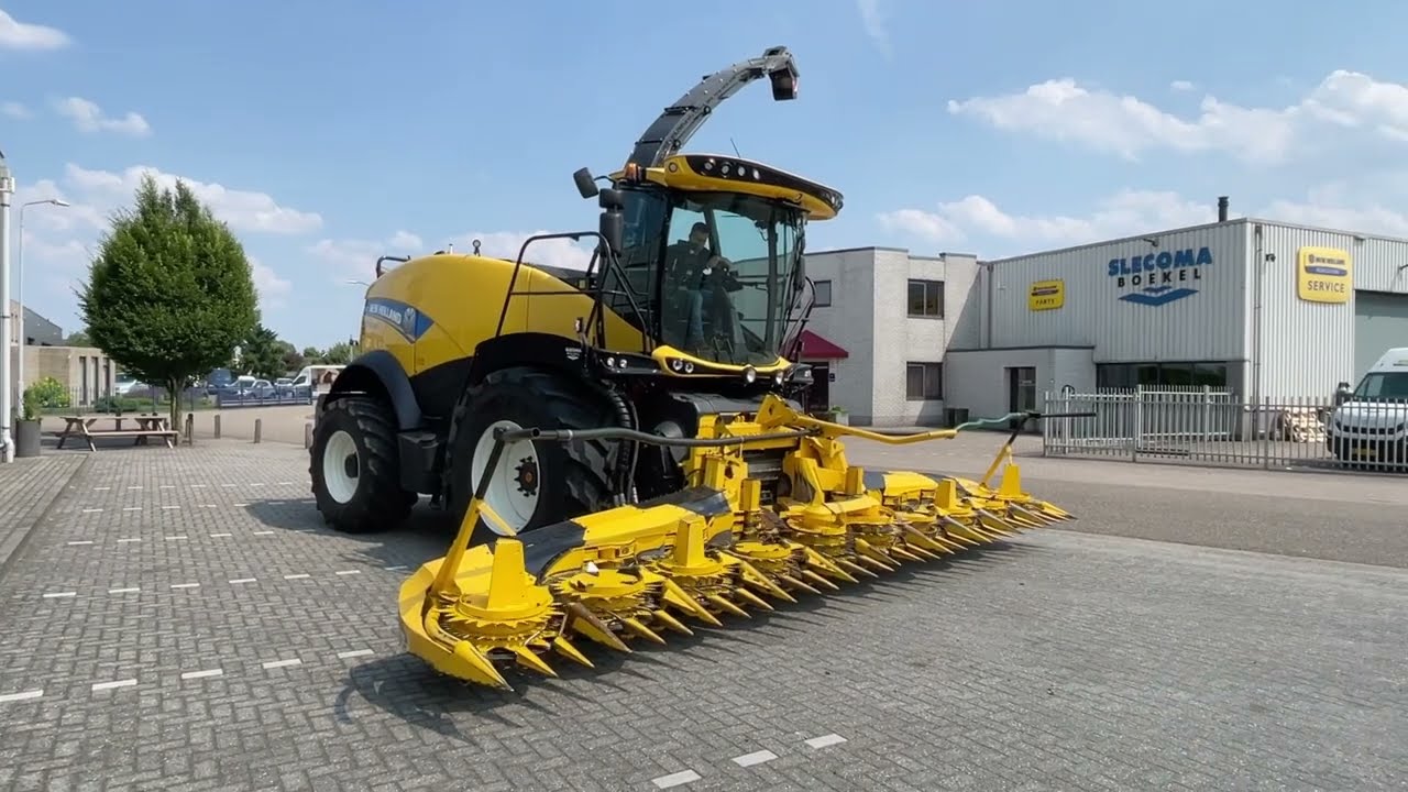 New Holland FR650 Forage Cruiser