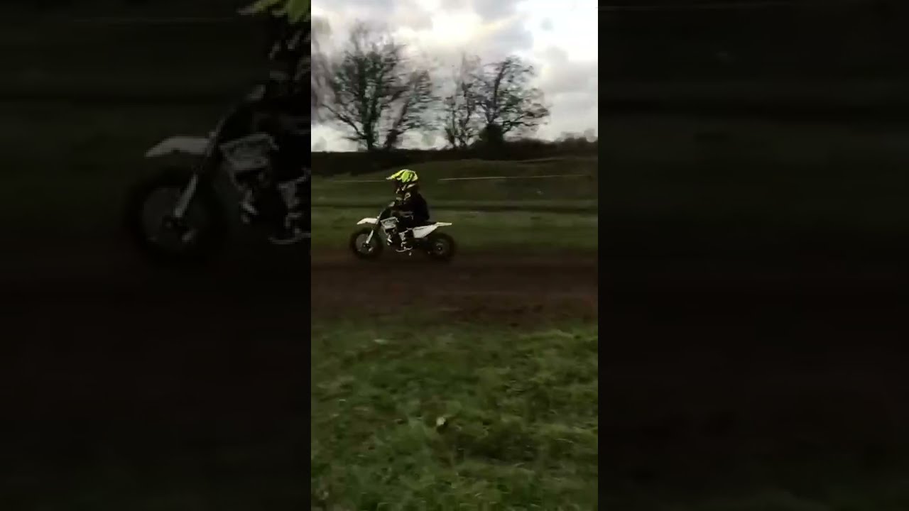 Riders & Rollers FTN50 50cc 2 Stroke Kids Dirt Bike