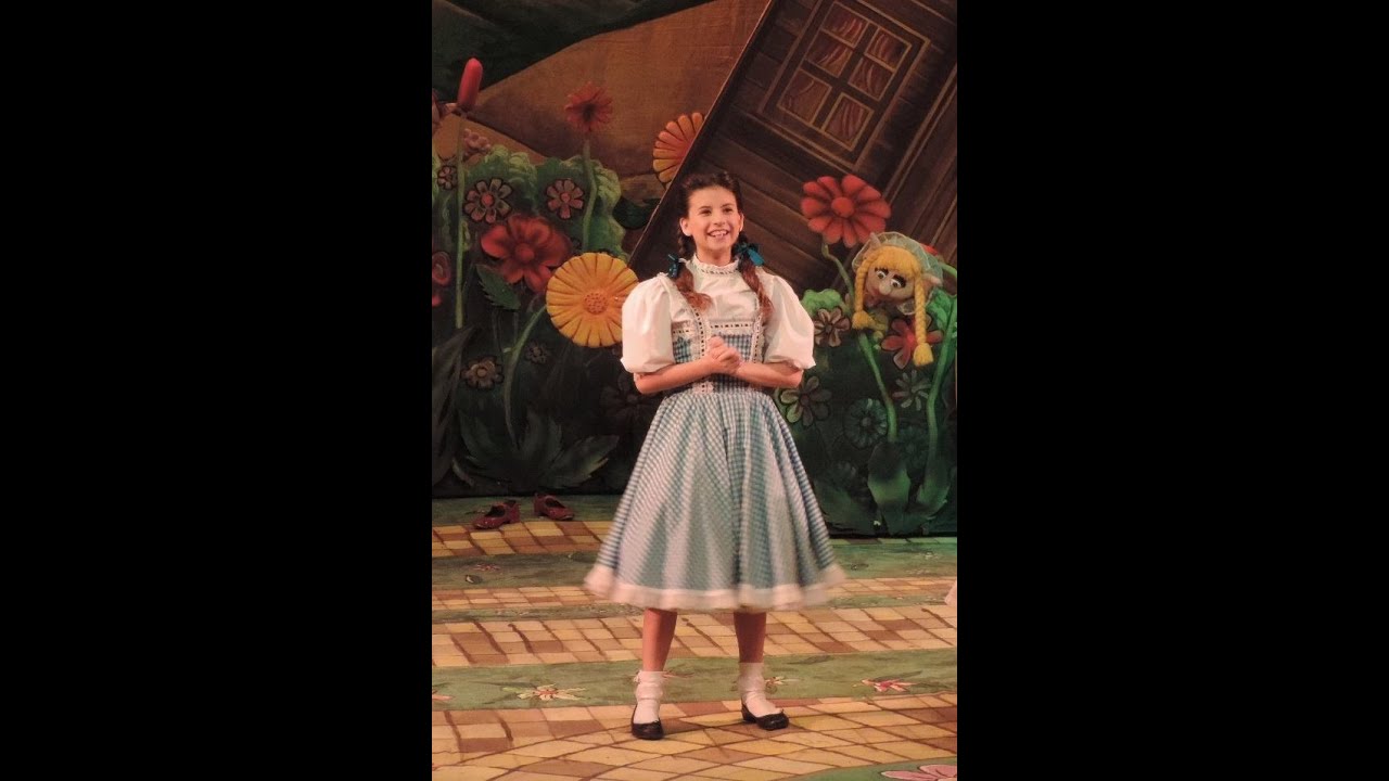 Regina Tiscareño canta 