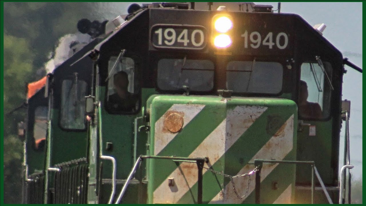 BN EMD SD40-2s leading massive manifest [Epic Chase]