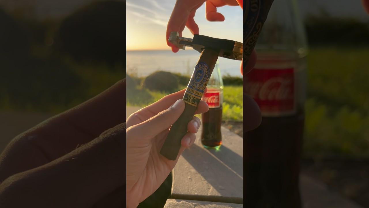 How to cut and light a cigar Mexican Coca Cola 