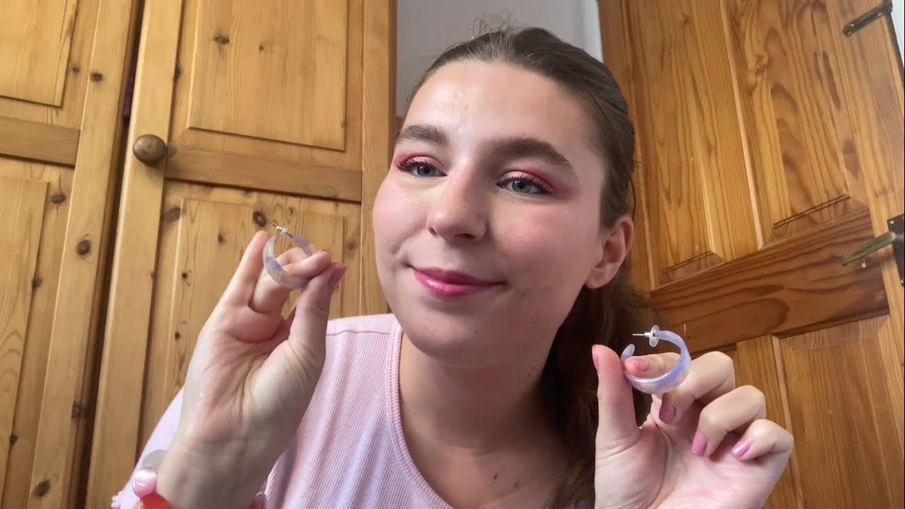 ASMR| Doing my 🎀Barbie🎀 makeup💓 (whispered voiceover)