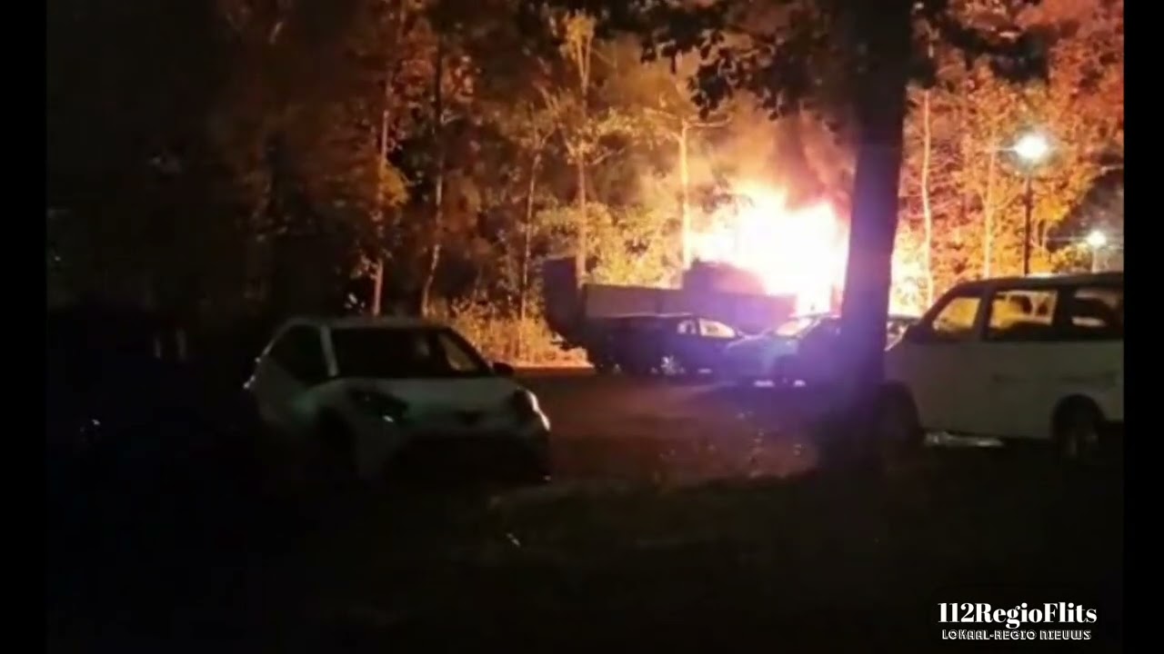 Video 2: Vrachtwagen in brand parkeerterrein Achterstekamp 15-11-25