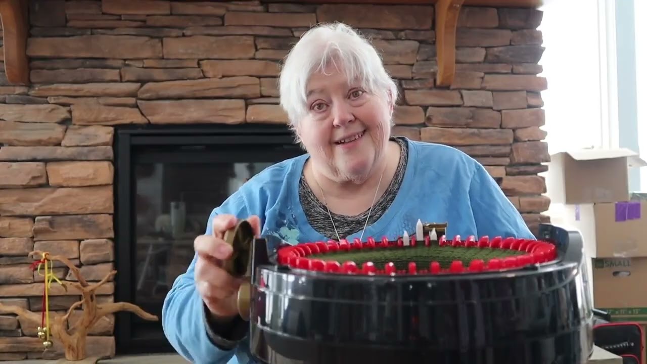 Шапка Адди и снег, снег, снег