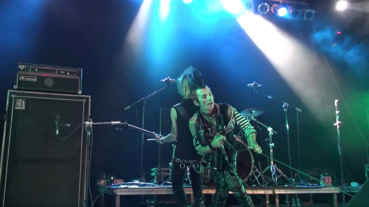AUPA LUMBREIRAS 2014 - LA SANTISIMA TRINIDAD DEL AFTERPUNK - LOS CARNICEROS DEL NORTE