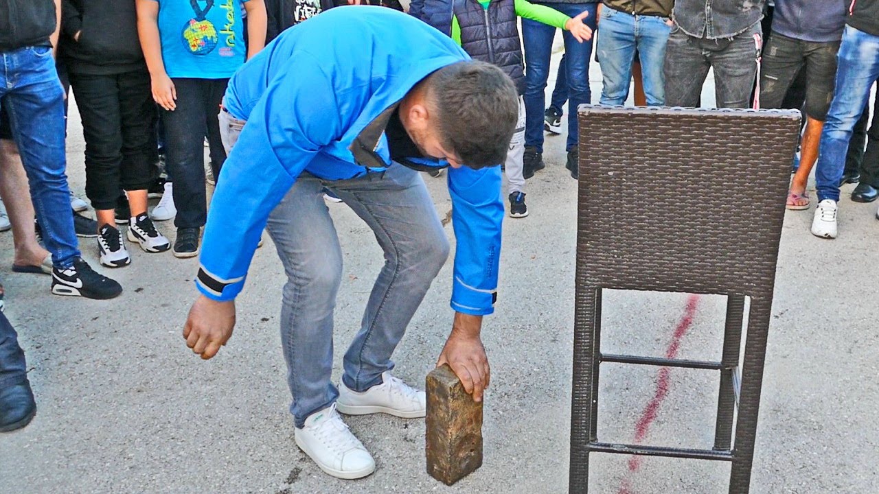 Jednom rukom podigao ciglu od 28 kg, najjači čovjek u Bugojnu