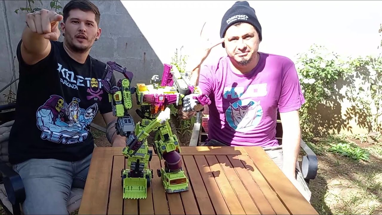 Unboxing de Devastator de los Decepticons, de la marca NBK.