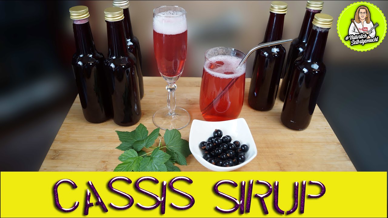 Sirup aus schwarzen Johannisbeer  - im Sekt, als Schorle oder über Eis