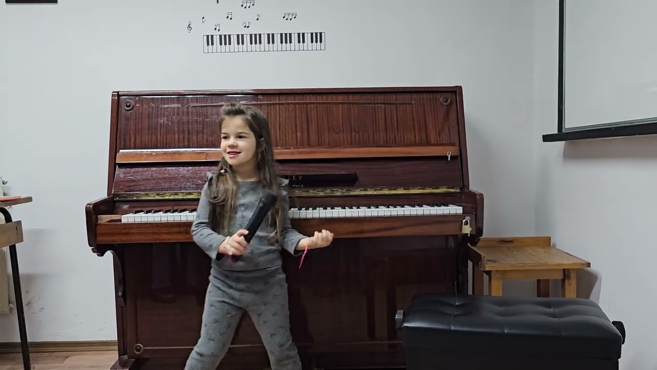 Danaya Mihova/4 y/ Bongo -la
