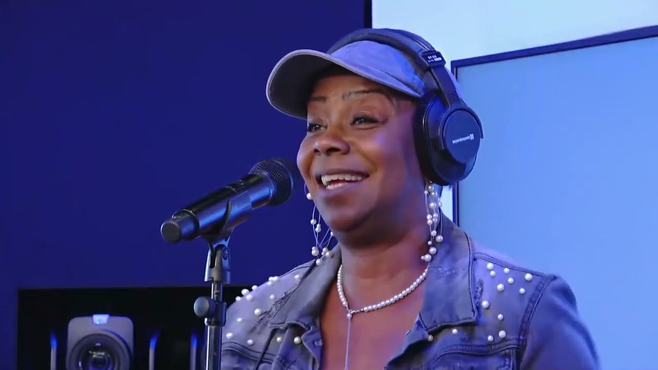 Live - Christiane Obydol interprète «Maldon (Nettoyer Balayer)»