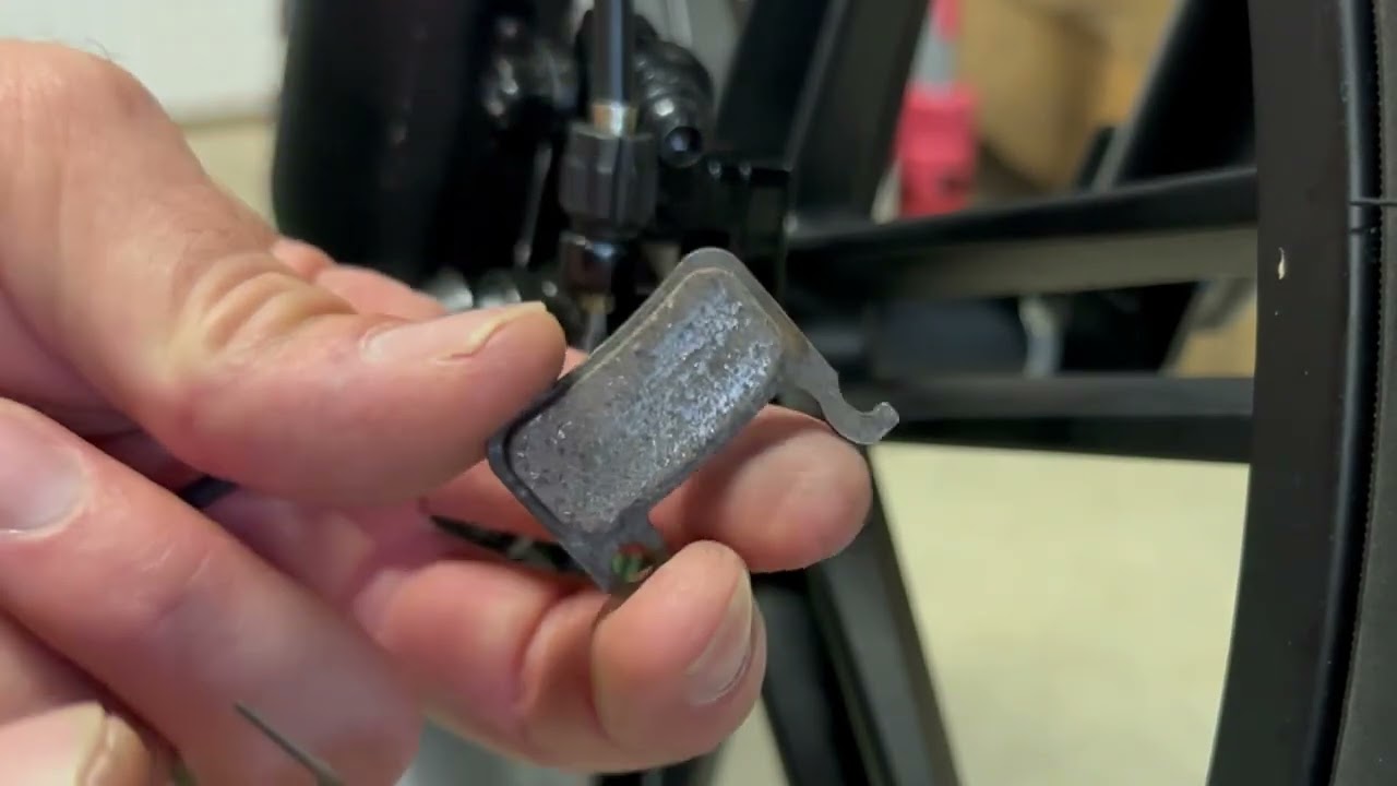 MOVCAN V30 brakepad change