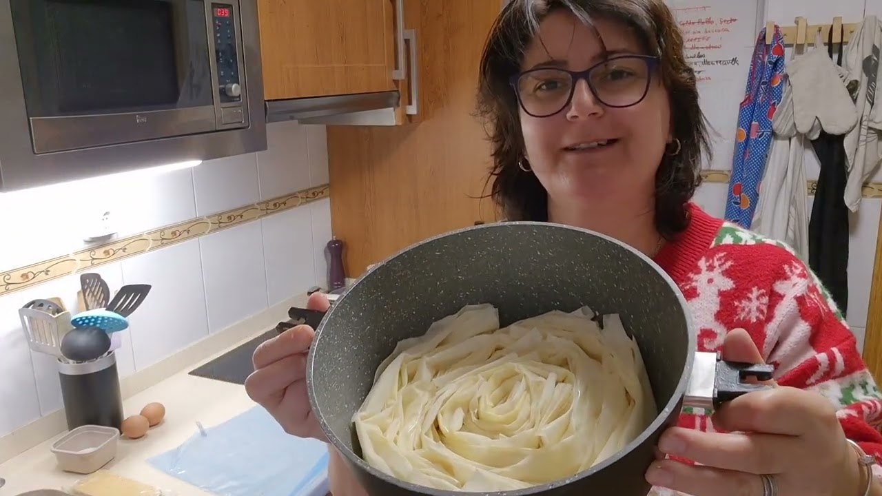 Flor de masa filo con crema de turrón,FELIZ DIA GENTE 🇷🇴🇪🇸