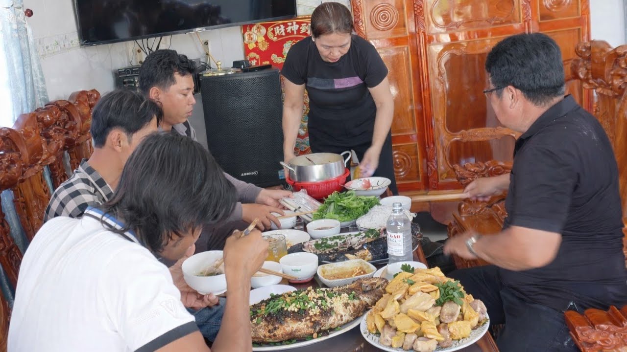 Khán giả mời về nhà Thưởng thức món ăn đồng quê cá lóc nướng trui sau bao ngày đi quay