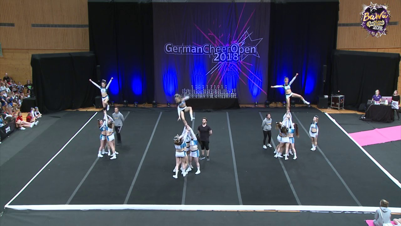 Diamonds cheerleader