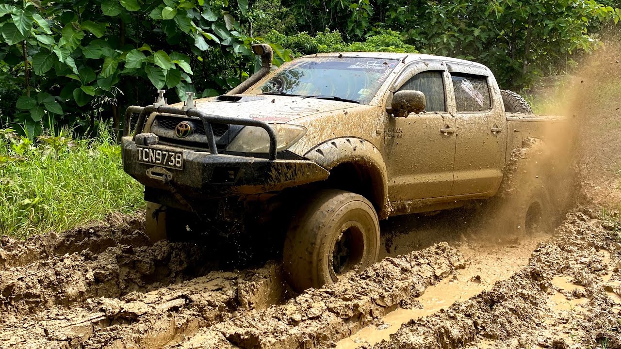 Trail Repairs & Crazy Mud Pits | Morne Diablo White Knight Offroad Run *RAW FOOTAGE*