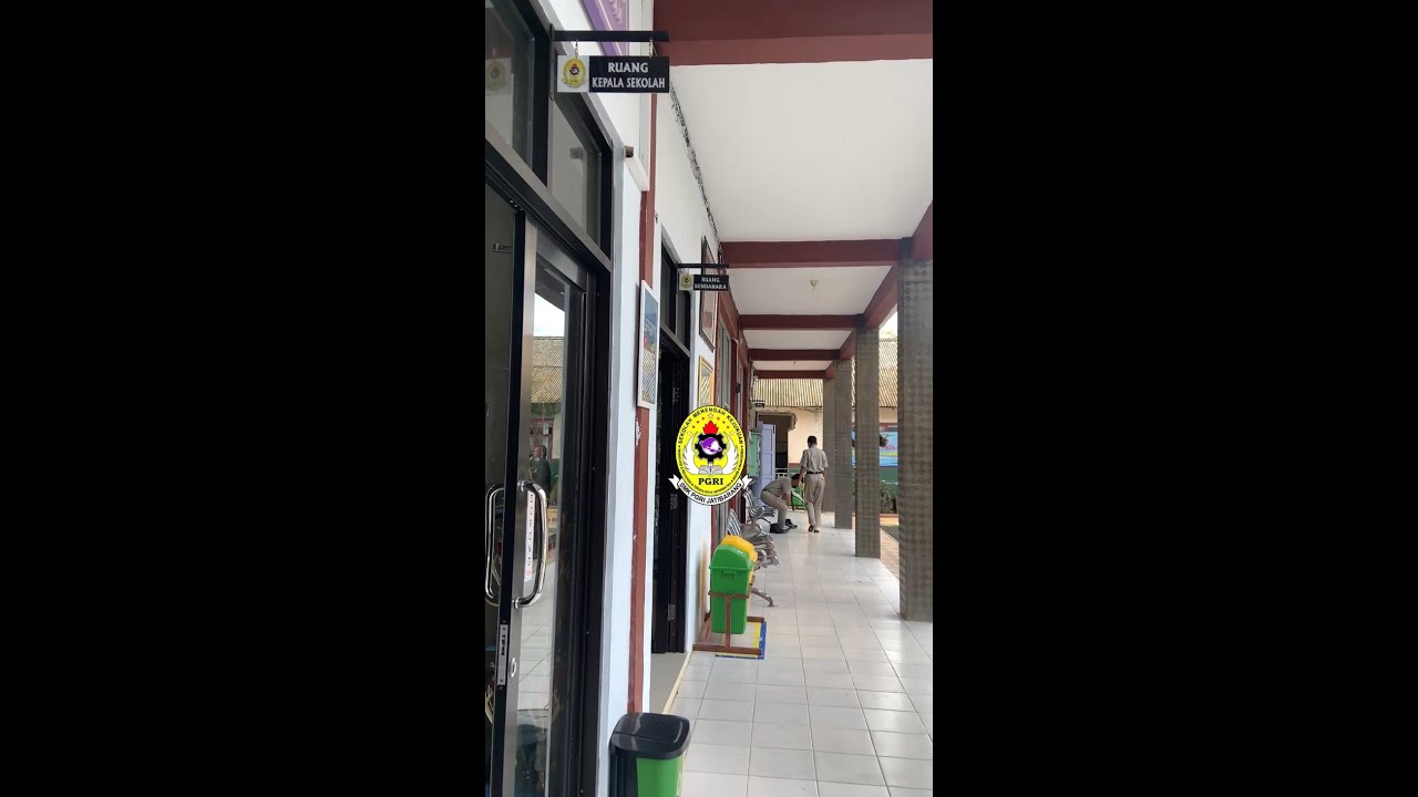Yang Terbersih - Upaya SMK PGRI Jatibarang dalam melaksanakan budaya 5S