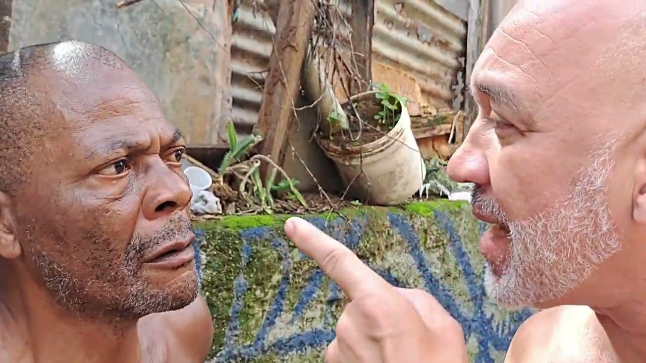 TRETA COM NAL E LINGUA ROXA POR CAUSA DE UMA GARRAFA