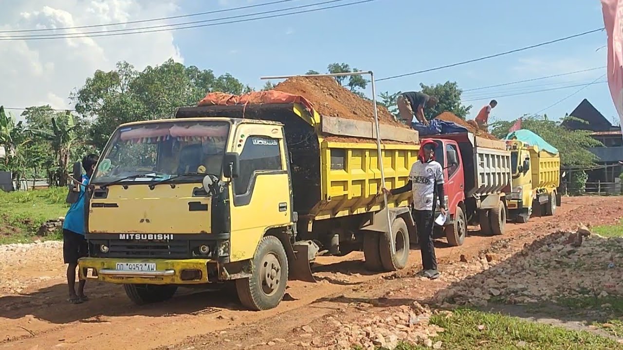 Truk Jomplang. MOBIL TRUK Pengangkut TIMBUNAN URUG Bongkar Muatan FULL BAK Menggunung DILOKASI BARU!