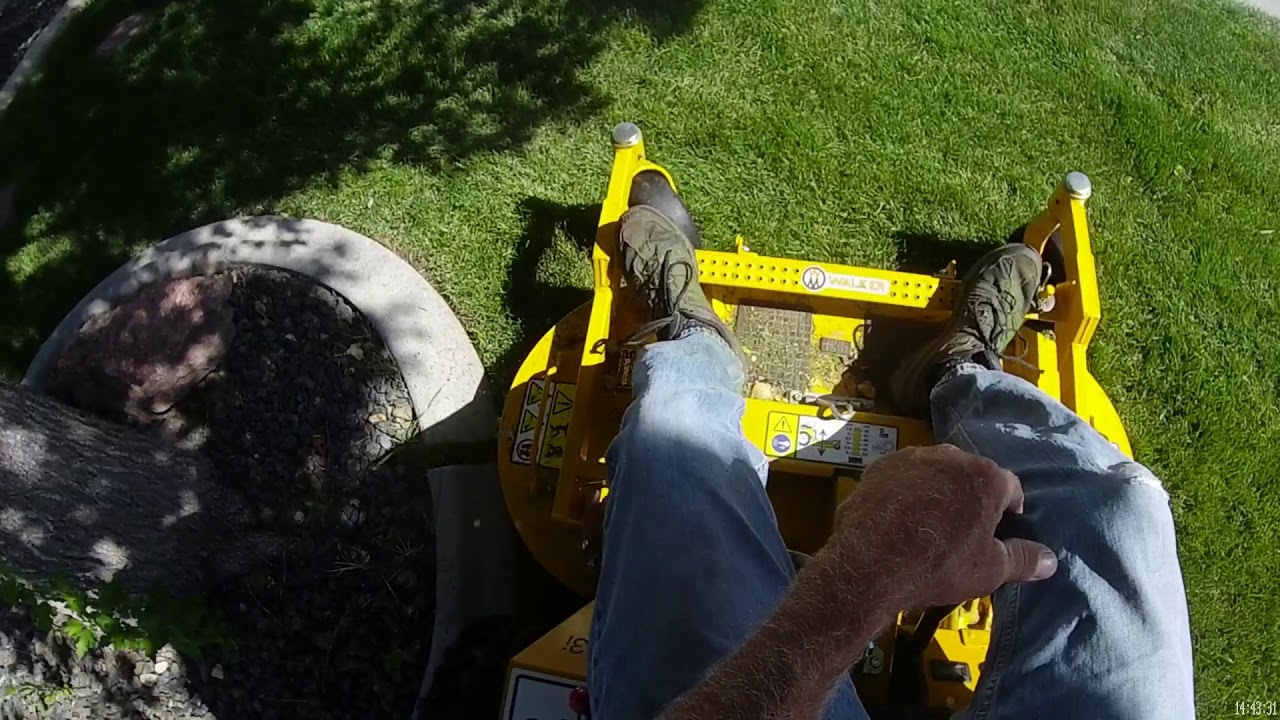 Walker B23i knocking out perimeters with a 42 