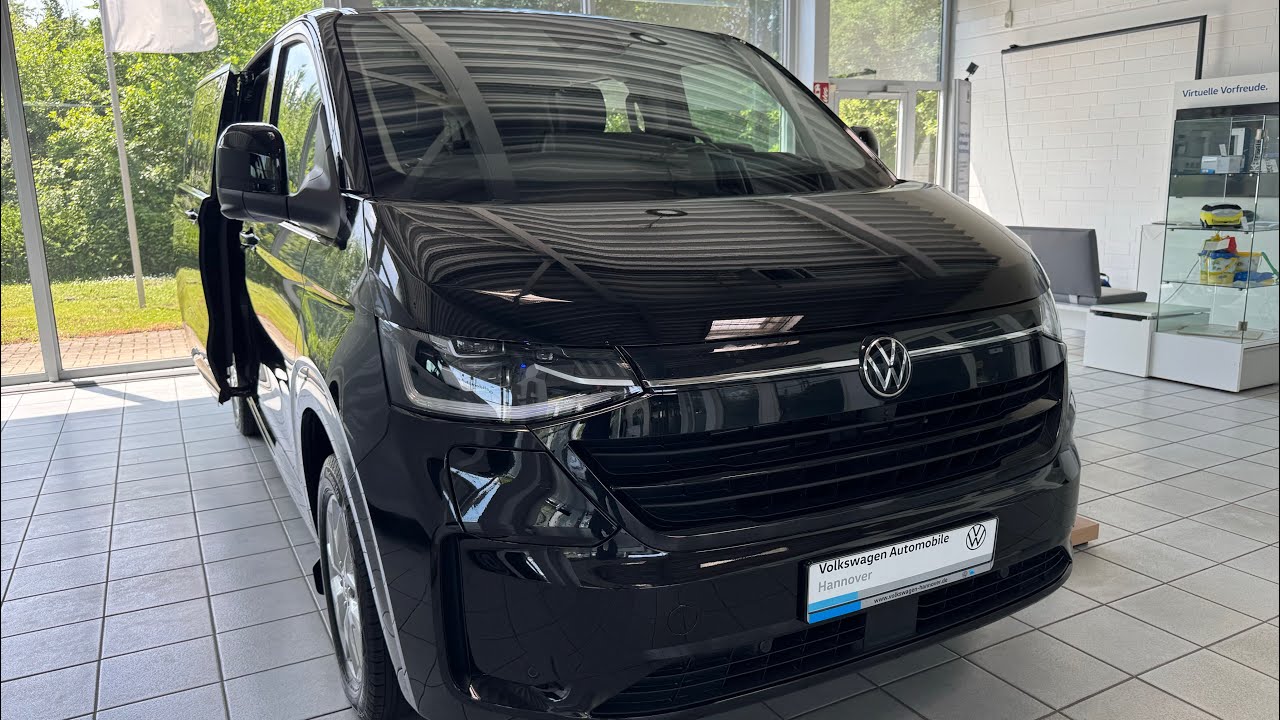 Volkswagen  Bulli T7 E-Caravelle (2025) ein großer  Bus zum  Ford fahren,beladen und transportieren