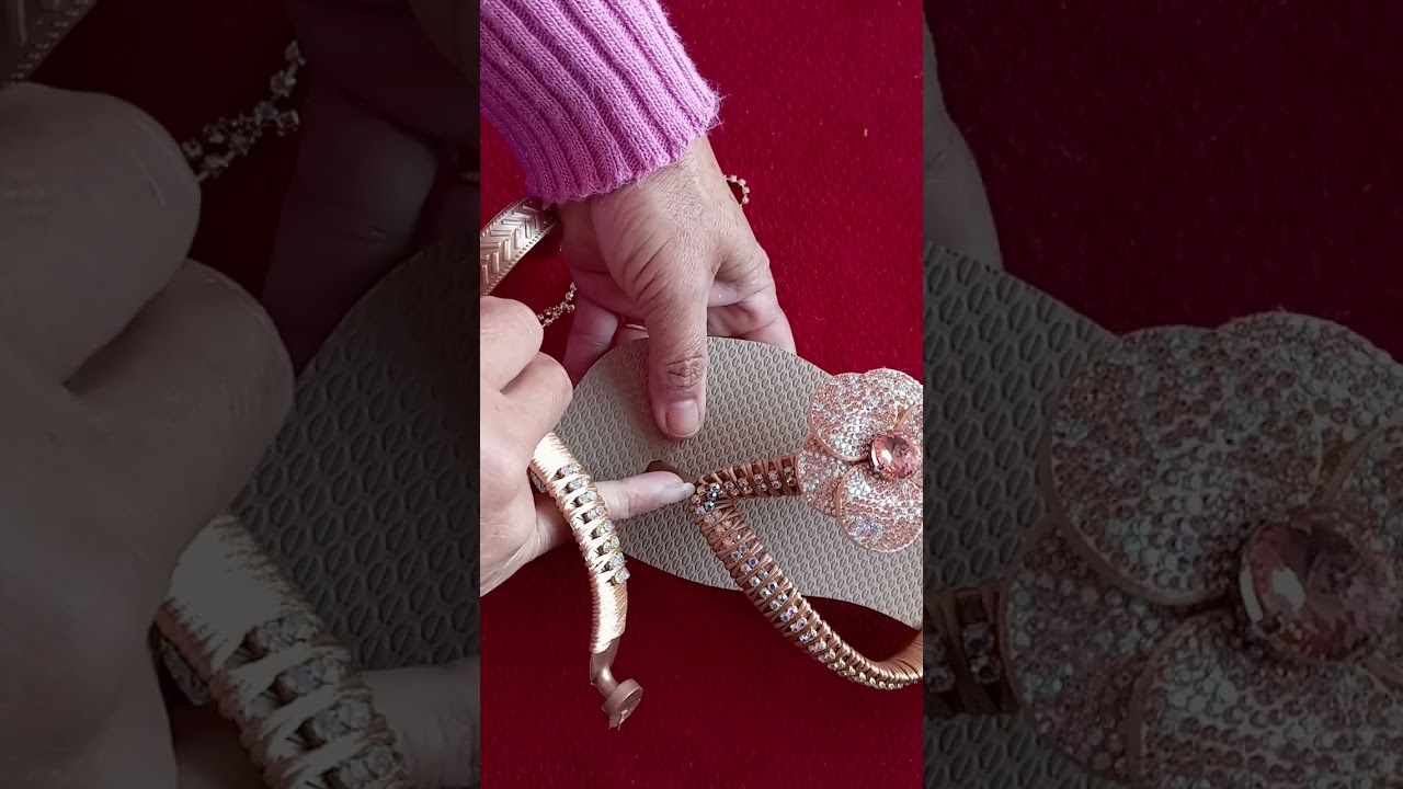Chinelo customizado  com manta de strass e flor de feltro