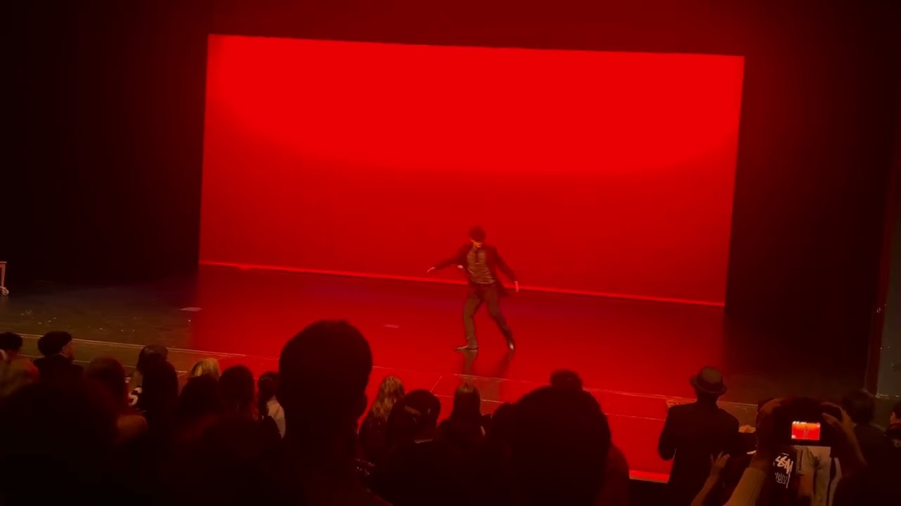 Miguel MoDollaz performs Smooth Criminal (live 1997 version) by Michael Jackson