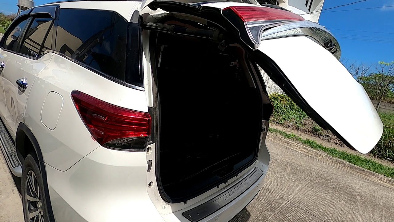 NEW TOYOTA FORTUNER | 3 WAYS TO OPEN THE BACK DOOR