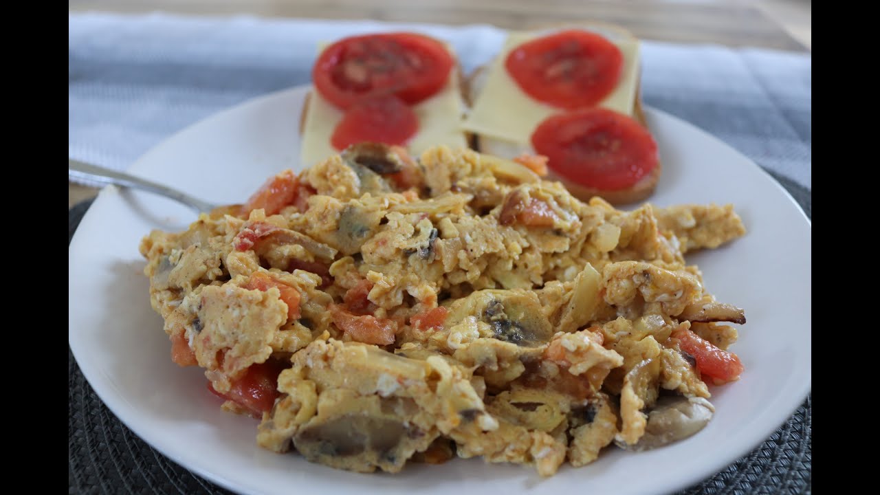 #przepis #jajecznica Jajecznica z pieczarkami i pomidorem / How to make scrambled eggs with tomato
