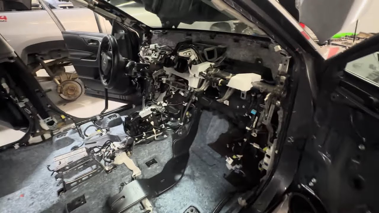 Чашка кофе за 1 доллар обошлась Rav4 в 30 тысяч долларов на ремонт 🤦‍♂️