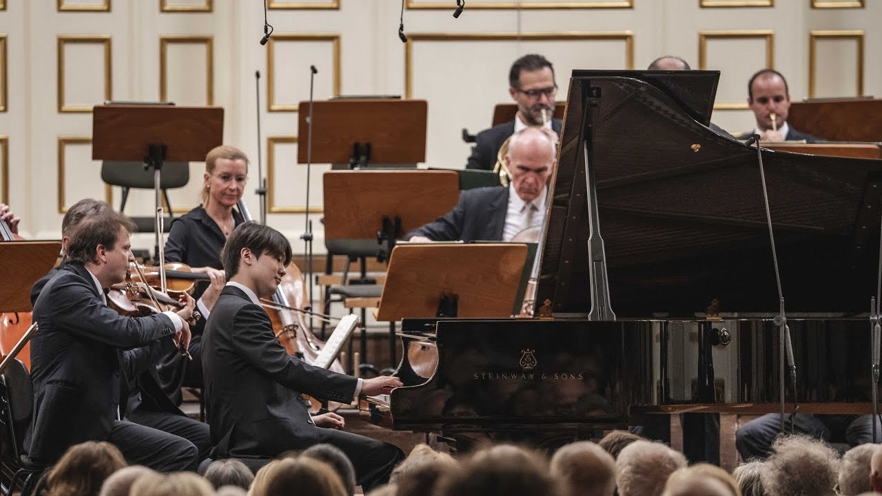 Seong-Jin Cho : Mozart Piano Concerto No. 9 