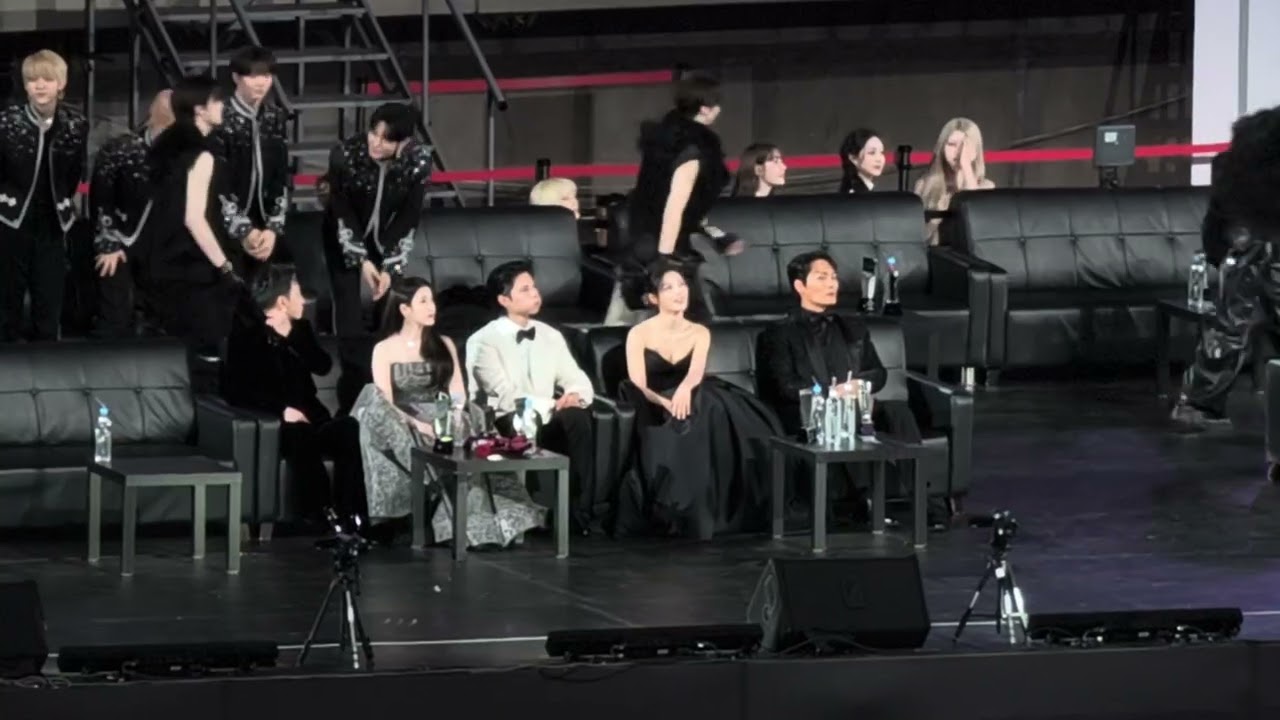 20251206  高雄AAA頒獎典禮 IU&朴寶劍&佐藤健13