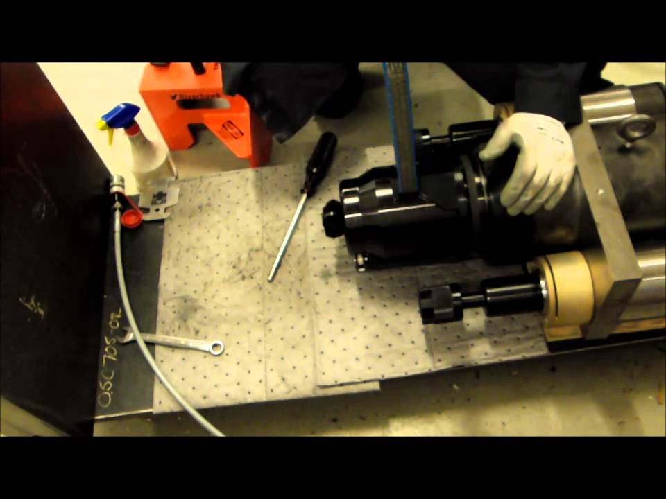 Operating A VF-100 * D14 Steam Turbine Tensioner HT-5298
