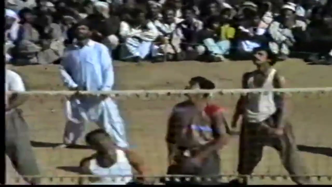 Bala Piplan Wala vs Maqbool Inayat Pathan Shooting Volleyball Full match Padhrar Soon Valley 1990
