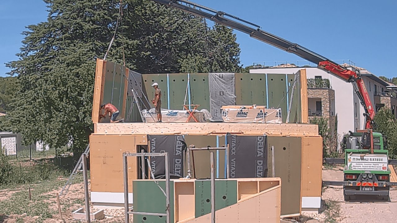 Maison passive en bois construite en 20 jours ! – TIMELAPSE mezoneo