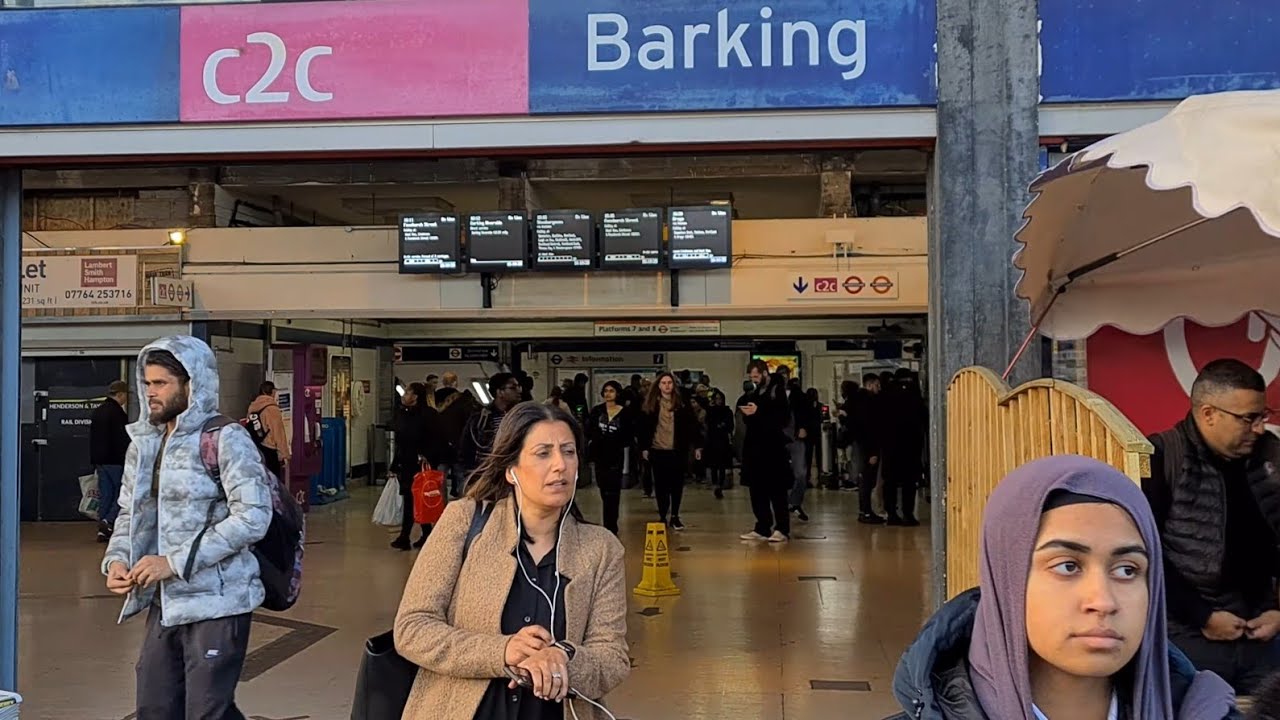 🇬🇧 EAST LONDON WALKING TOUR, BARKING WALK THROUGH TOWN CENTRE AND BARKING PARK, MULTICULTURAL LONDON