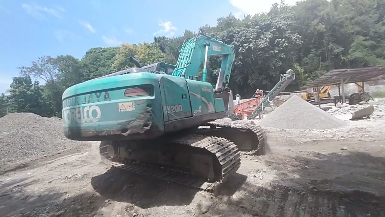 Kobelco trek lambat cumasebelah
