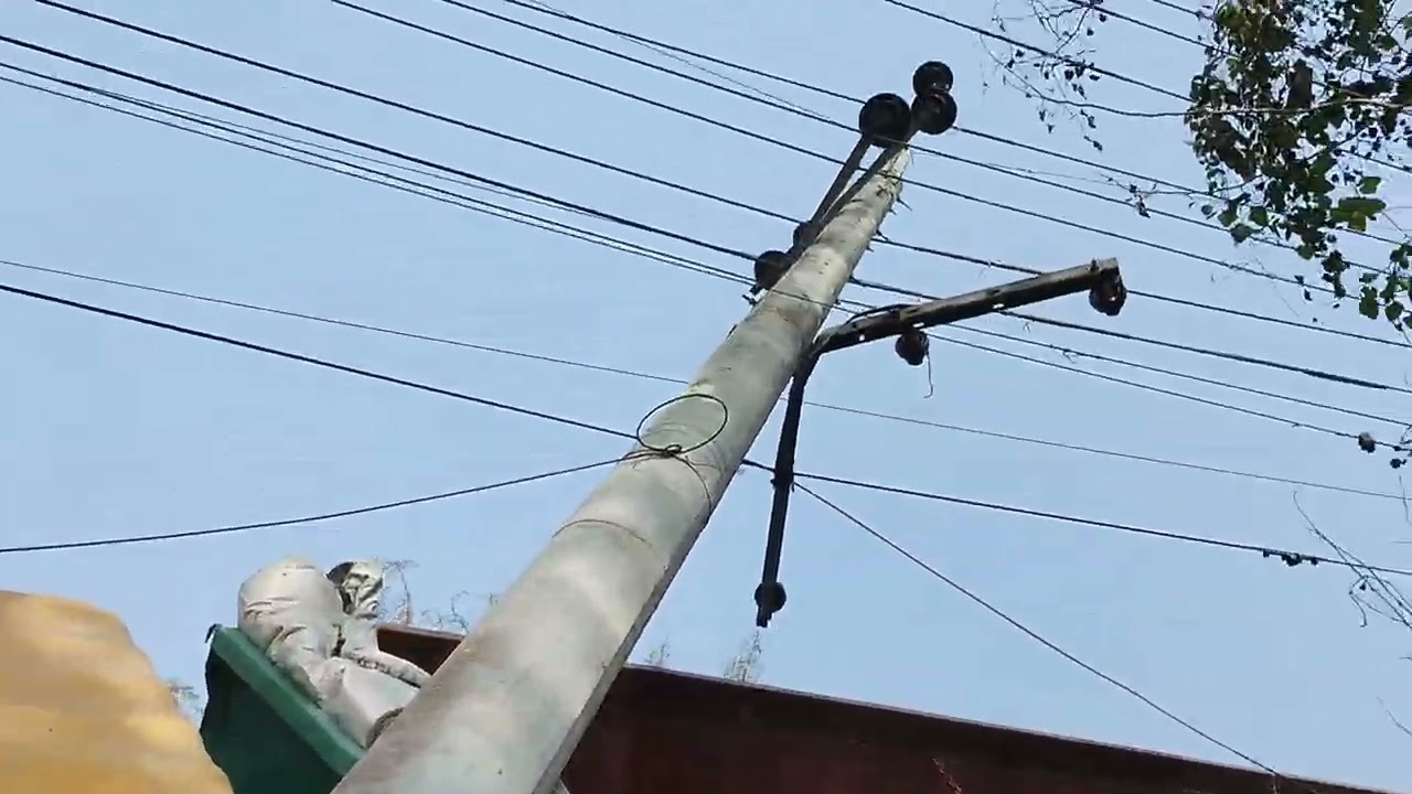 দেবিগঞ্জ দো-সিমানায়  রাত দুইটা তিনটার দিকে সড়ক দুর্ঘটনা ট্রাক উল্টে যায় খাদে #দুর্ঘটনাসংবাদ 