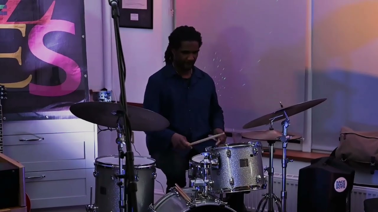 'Going Down' by Russell Sinclair and The Smokin' Locos at Teign Jazz & Blues, 4 Dec 2025
