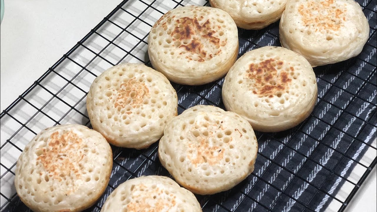 Make Homemade crumpets with this easy recipe! | Step by step