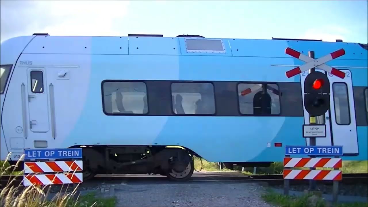 Spoorwegovergang Dronryp // Dutch railroad crossing