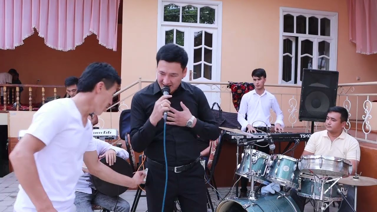 Жонли ижрода Нурсултон Хусанов