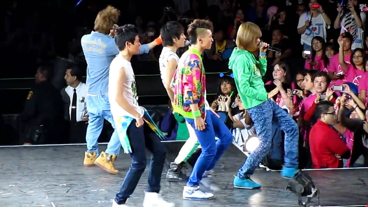 SHINee 샤이니 - Noona Neomu Yeppeo (Replay) - SMTown LA
