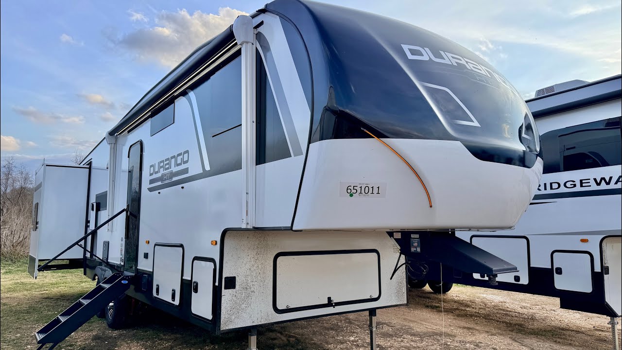 Half Ton Towable 5th Wheel! Bath and a Half 🤯