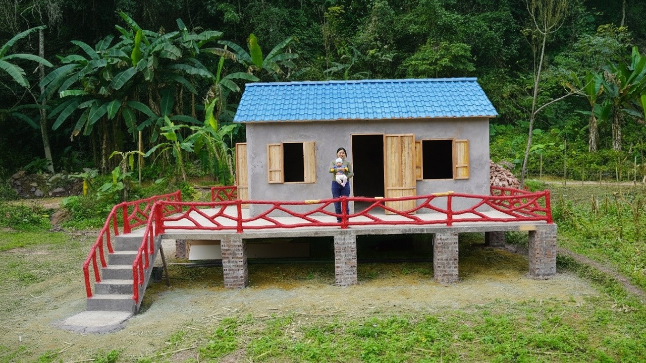 Without any help, the single mother built an incredible staircase out of iron and concrete