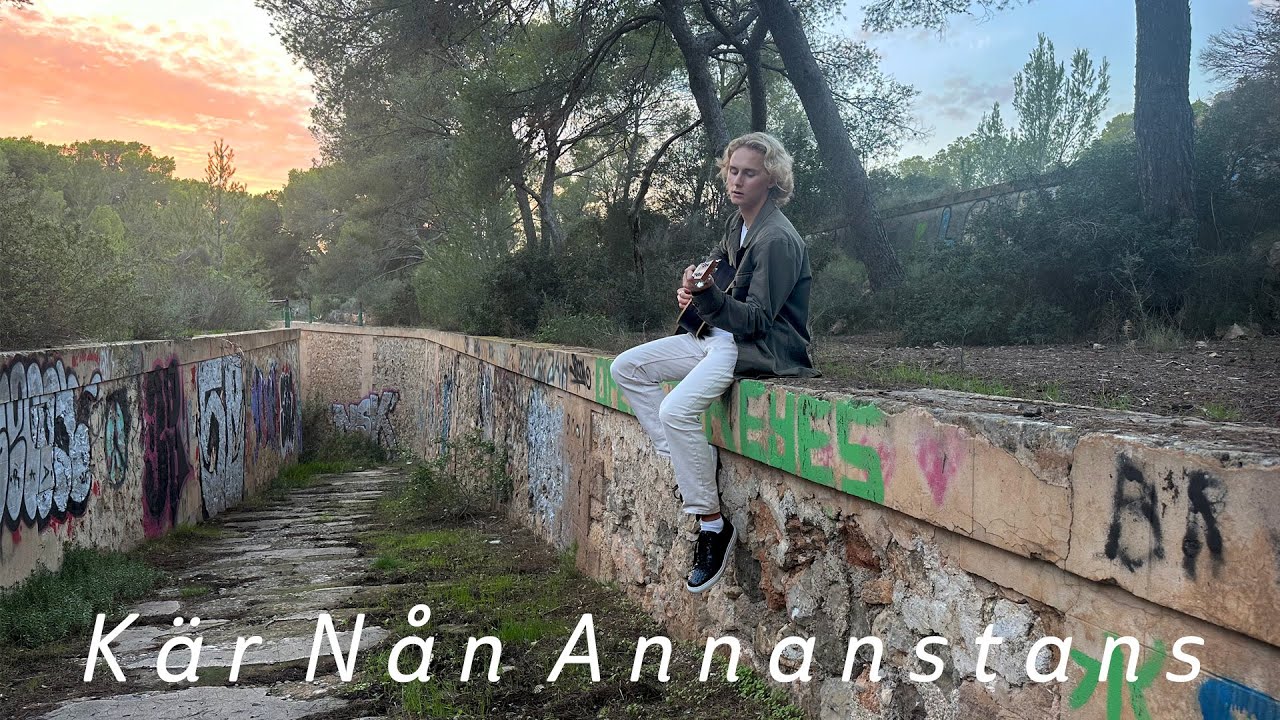 K&auml;r N&aring;n Annanstans - Adrian Mac&eacute;us (Lyric Video)