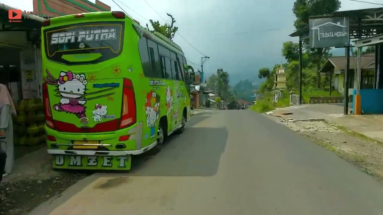 Jalan Pasar Linggapura - Wisata Guci , khusus kendaraan kecil