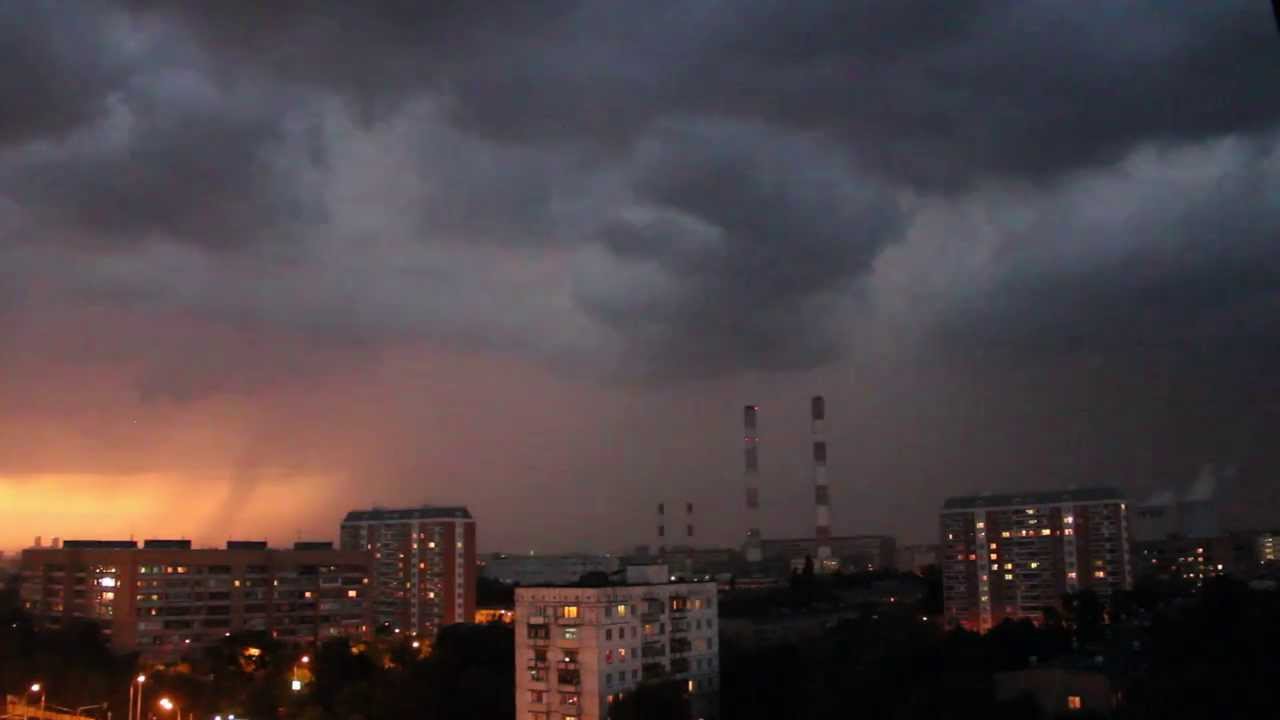 Грозовые тучи над столицей